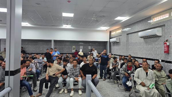 اقبال الشباب على توثيق عقود العمل بالخارج