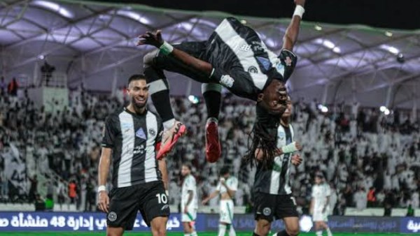 الأهلي يتلقى الهزيمة بثلاثية أمام الشباب في الدوري السعودي