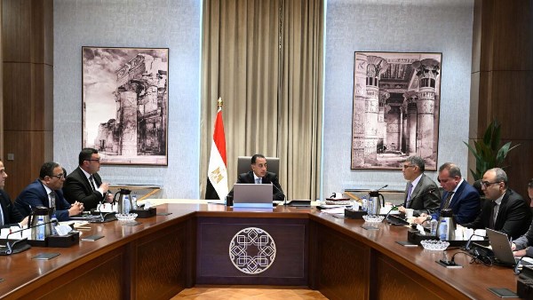 جانب من اجتماع رئيس الوزراء 