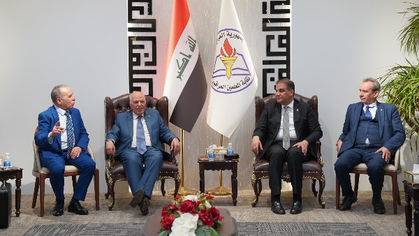 نقيب المعلمين يزور العراق 