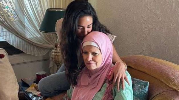 النجمة القديرة مشيرة إسماعيل وآيه سماحة 
