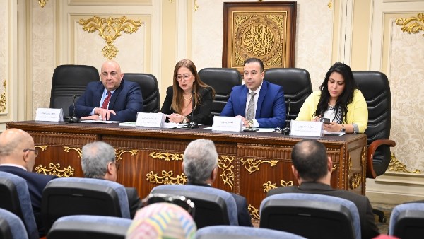 اجتماع لجنة الاتصالات 