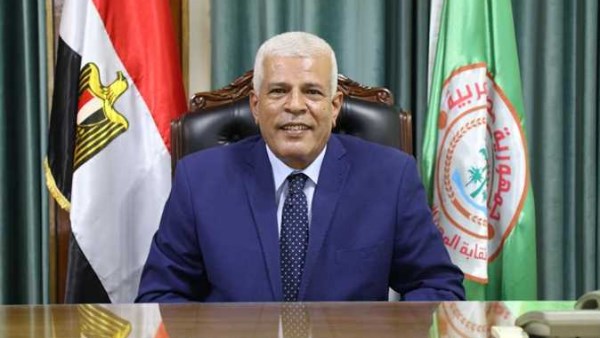 الدكتور سيد خليفة نقيب الزراعيين