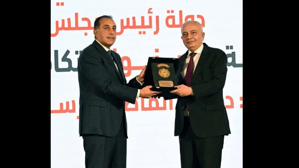 أشعر بالامتنان.. أول تعليق من وزير التعليم السابق بعد تكريمه من رئيس الوزراء