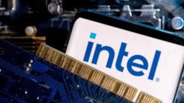 إنتل تستعرض معالجات Core Ultra 300