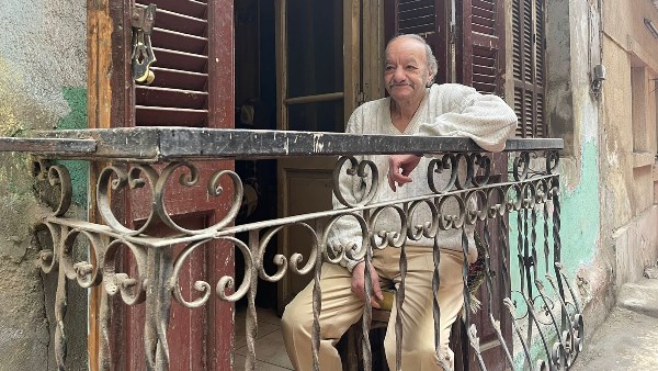  عم فوزي أشهر عازب في مصر عمره 82