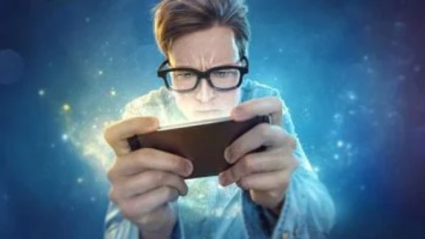 كيف تساعدي أبناءك على تقليل وقت مكوثهم على الهواتف مع اقتراب الإمتحانات  