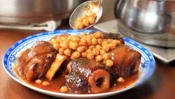 طريقة عمل طاجن الكوارع بالحمص 