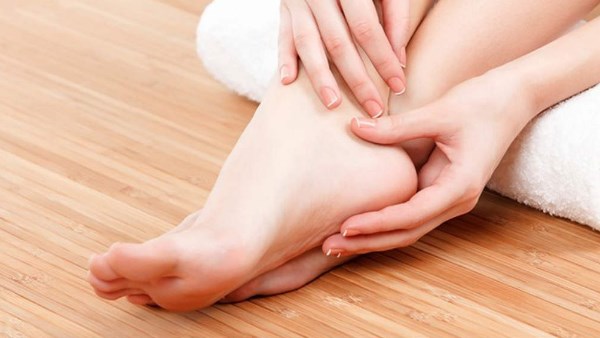  تنميل القدمين المزعج ..طرق التخفيف منه و علاجه بطرق منزلية آمنة