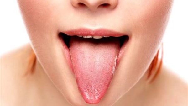 تقرحات الفم ابرزها .. علامات نقص فيتامين «B12»