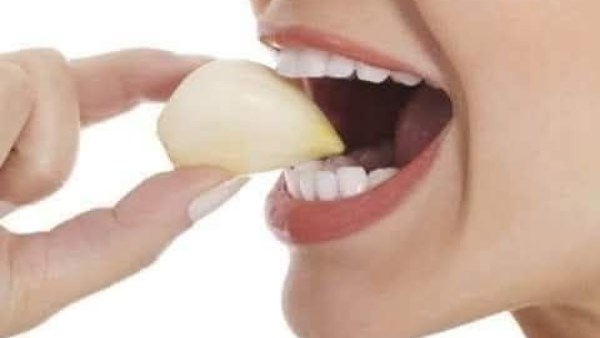 تناول فص من الثوم على الريق