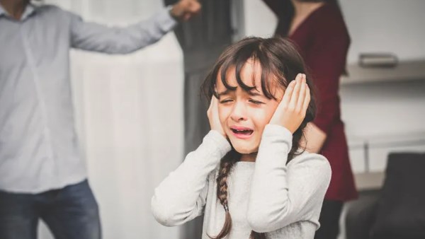 كيفي أتعامل مع أبي الذي يهين أمي دائما