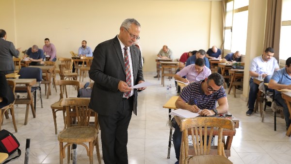 نائب رئيس جامعة الأزهر يتفقد امتحانات الدراسات العليا لقطاع كليات الطب