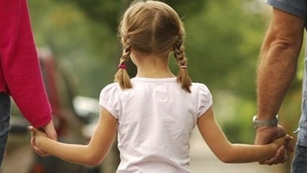 من الأحق بحضانة الطفل المكفول بعد الطلاق