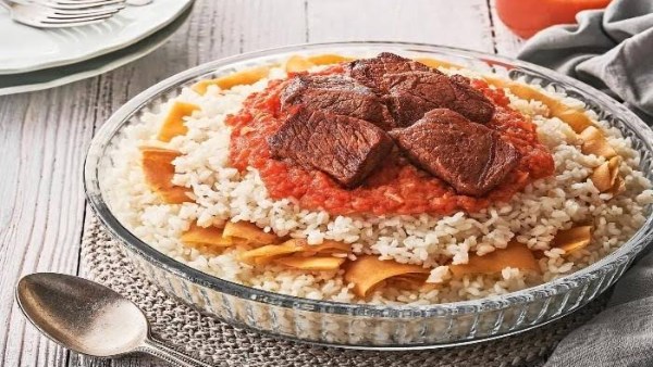 أشخاص ممنوعين من تناول الفتة .. طبق شعبي تقليدي في عيد الأضحى
