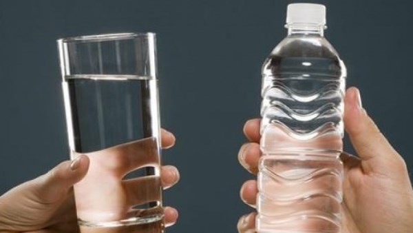 من الأفضل المياة المعدنية أم مياة الحنفية؟