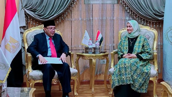 مستشارة شيخ الأزهر لشؤون الوافدين تستقبل وفدًا إندونيسيا لبحث سبل التعاون