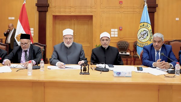 مجلس جامعة الأزهر يهنئ الشعب المصري بذكرى تحرير سيناء وعيد العمال