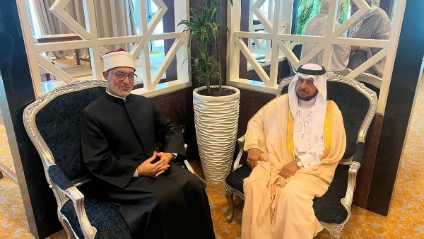 مفتي الجمهورية خلال لقائه بنائب الأمين العام لرابطة العالم الإسلامي بالدوحة