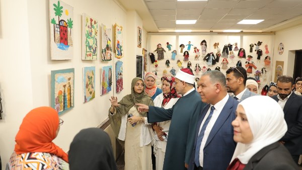 رئيس جامعة الأزهر يفتتح المعرض 