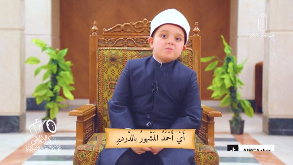 الطفل النابغة أنس مصطفى ربيع يبدع في ترديد "الخريدة البهية"