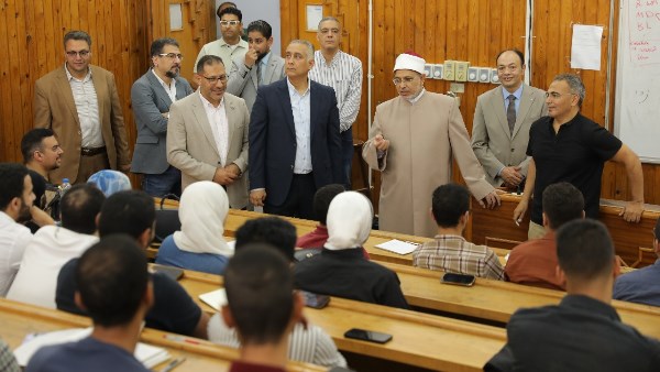 رئيس جامعة الأزهر يتفقد كلية طب الأسنان للبنين بالقاهرة