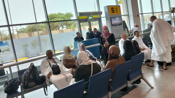 البحوث الإسلامية يطلق قافلة توعية شاملة في المطارات بمناسك الحج .. صور