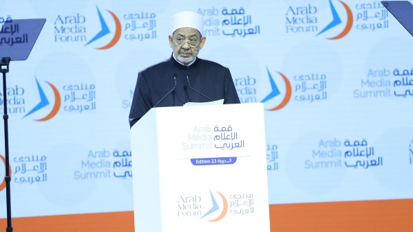شيخ الأزهر: «الإسلاموفوبيا» صٌنعت لتشويه صورة الإسلام.. وعلى الإعلام التصدي للحملات المسمومة.. ونقدر تغير مواقف الدول الأوربية عن أحداث غزة