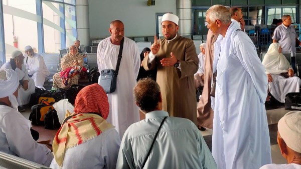 وعاظ الأزهر يردون على أسئلة حجاج بيت الله الحرام