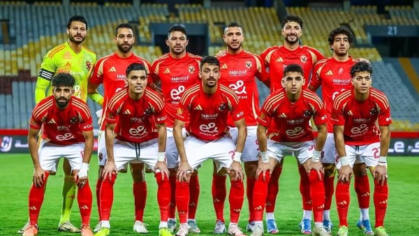 الأهلي يفوز برباعية علي المصري ويتصدر الدوري