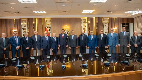 وزيرا الإنتاج الحربى والزراعة يشهدان توقيع اتفاقية للاستفادة من المنتجات الزراعية وتسويقها