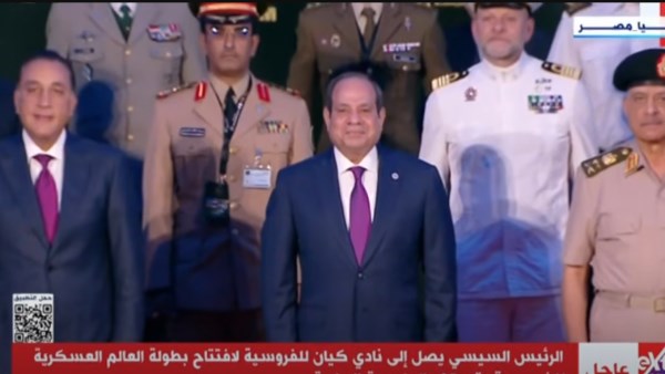 صورة تذكارية للرئيس السيسي في انطلاق بطولة العالم العسكرية للفروسية