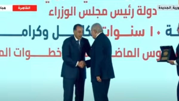 رئيس الوزراء يكرم الوزراء المشاركين بفعاليات احتفالية مرور 10 سنوات على برنامج تكافل وكرامة