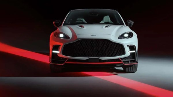 استون مارتن DBX S الكروس أوفر الجديدة 