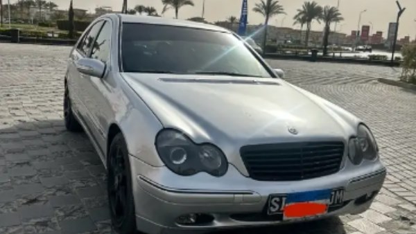 مرسيدس C 180 موديل 2001