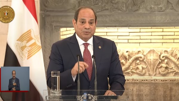 الرئيس السيسي: لو في يهود بمصر سأقوم ببناء معابد لهم.. فيديو