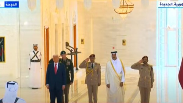 أمير قطر يستقبل الرئيس الأمريكي دونالد ترامب في الديوان الأميري