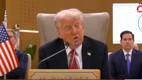 ترامب: أصدرت قرارا برفع العقوبات عن سوريا لإعطائهم فرصة جديدة