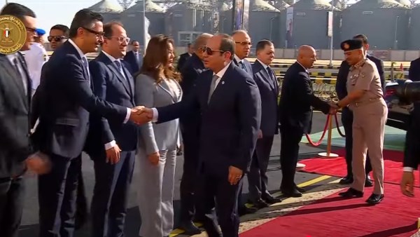 الرئيس السيسي يصل مقر افتتاح مشروع «مستقبل مصر» للإنتاج الزراعي