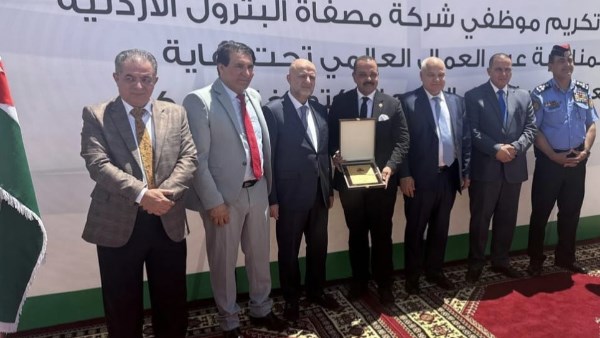 تكريم رئيس النقابة العامة للمرافق