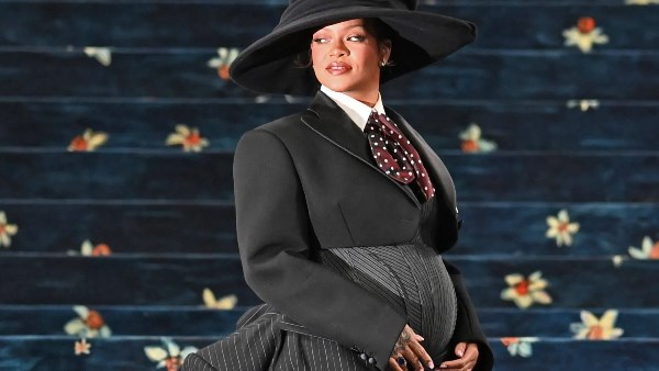 ريهانا تخطف الأنظار بحملها فى حفل Met Gala