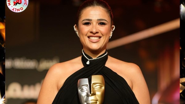 ياسمين عبد العزيز 