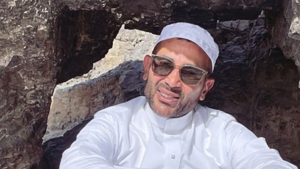 بعد إزالة التاتو.. أحمد سعد في المسجد النبوي
