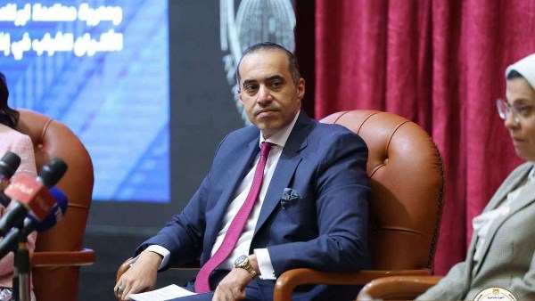 المستشار محمود فوزي، وزير الشئون النيابية والقانونية والتواصل السياسي