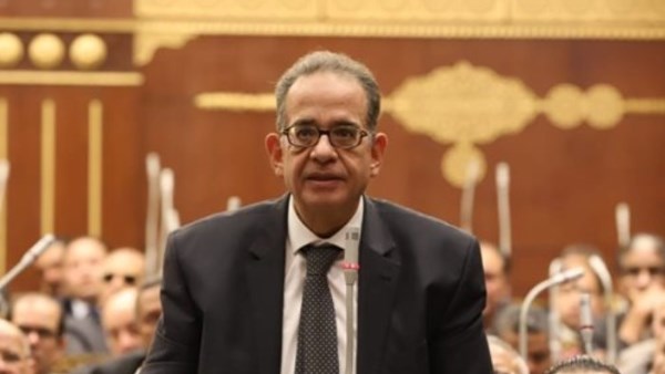 رئيس برلمانية الوفد يطالب بتحديد معايير المرشح والمساواة فى مبلغ التأمين فى قانون مجلس الشيوخ