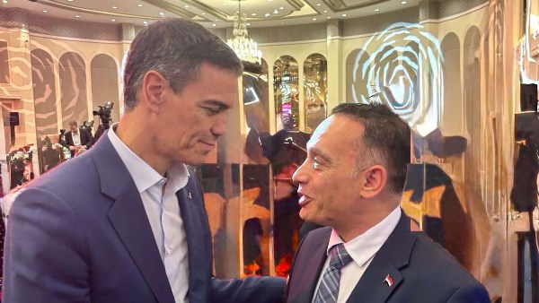  الدكتور فريدي البياضي، عضو مجلس النواب خلال لقاءه مع بدرو سانشيز، رئيس وزراء إسبانيا ورئيس الأممية الاشتراكية