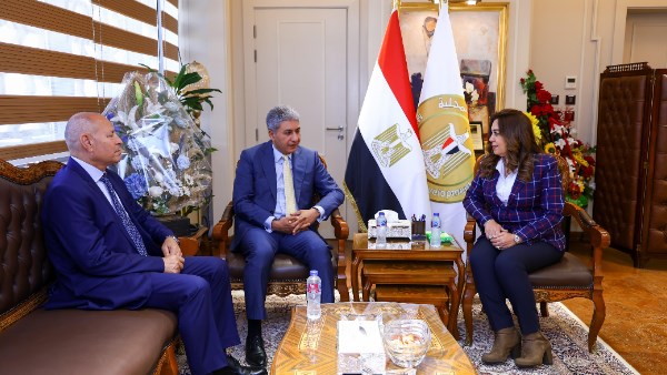 وزير السياحة والآثار 