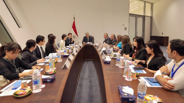 وزير السياحة والآثار 