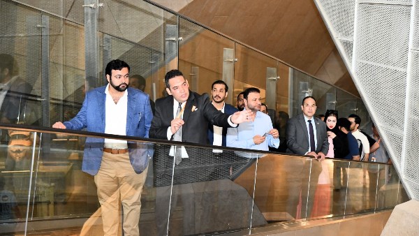 شخصيات بارزة تزور بالمتحف المصري الكبير 