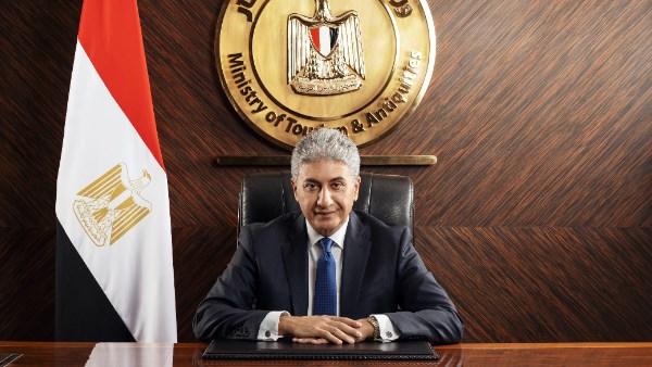 وزير السياحة والآثار 